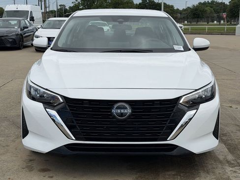 Used 2025 Nissan Sentra SV FWD image 3