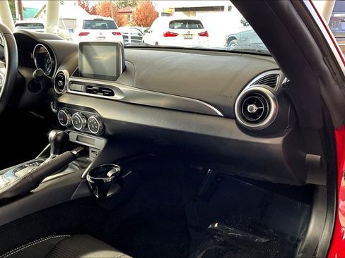 Used 2018 FIAT 124 Spider Classica w/ Technology Group image 16