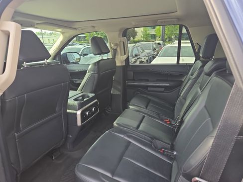 Used 2023 Ford Expedition XLT AWD/4WD image 14