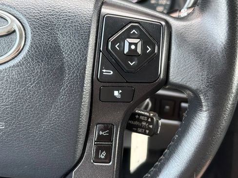 Used 2019 Toyota Sequoia SR5 AWD/4WD image 27