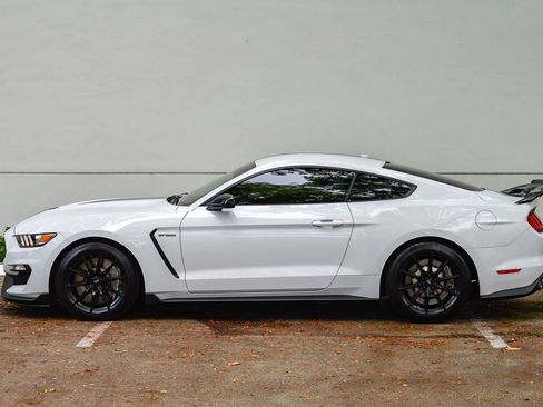 Used 2018 Ford Mustang Shelby GT350 w/ Convenience Package RWD image 4