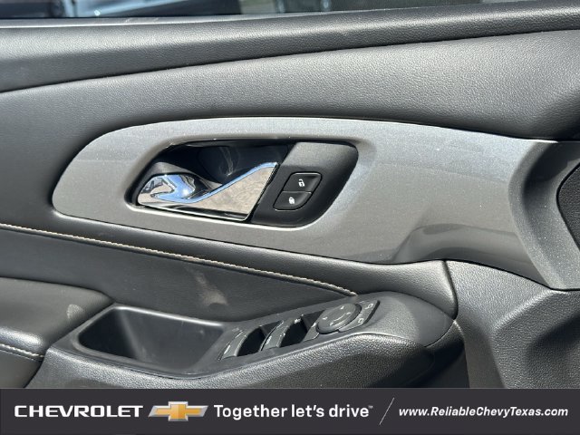 Used 2021 Chevrolet Traverse LT FWD image 25