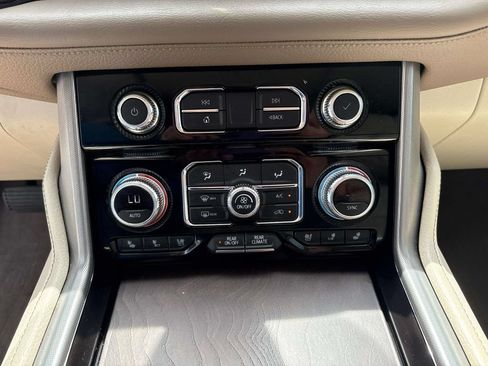 Used 2021 GMC Yukon XL Denali w/ Denali Ultimate Package RWD image 29