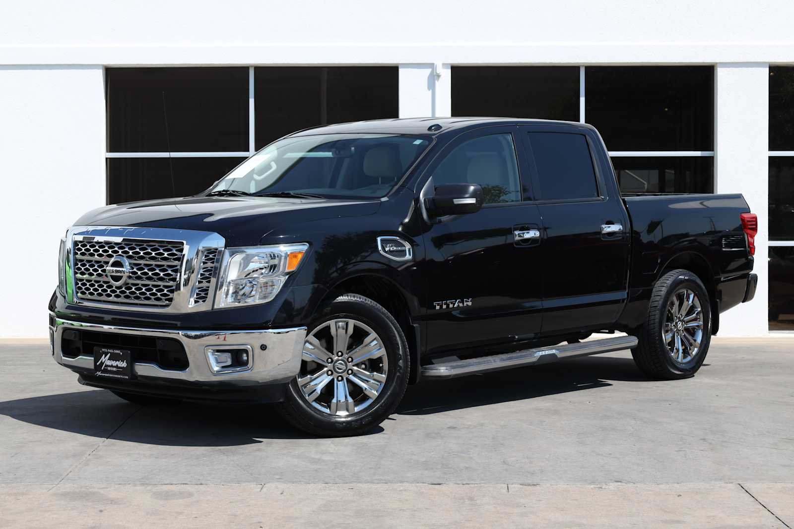 Used 2017 Nissan Titan SV RWD image 1