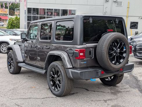 Used 2023 Jeep Wrangler Unlimited Sahara w/ Cold Weather Group AWD/4WD image 10