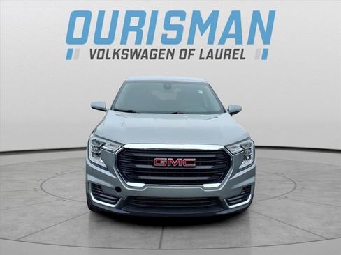 Used 2024 GMC Terrain SLE image 8