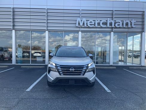 Certified 2025 Nissan Rogue SV image 3