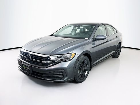 Used 2023 Volkswagen Jetta SE w/ Panoramic Sunroof Package FWD image 3