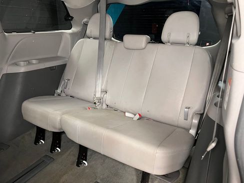 Used 2018 Toyota Sienna XLE w/ XLE Navigation Package image 22