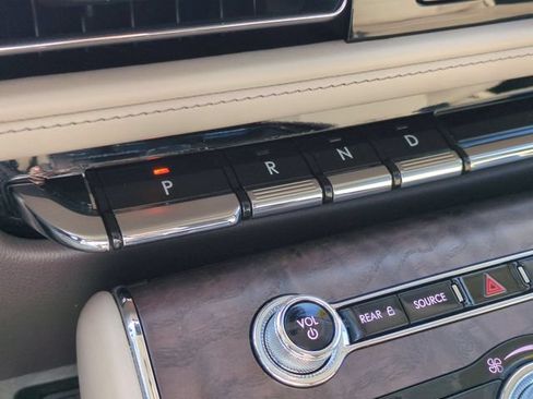 Used 2020 Lincoln Aviator Reserve w/ Equipment Group 201A AWD/4WD image 26