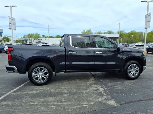 Used 2022 Chevrolet Silverado 1500 LTZ w/ Z71 Off-Road Package AWD/4WD image 8