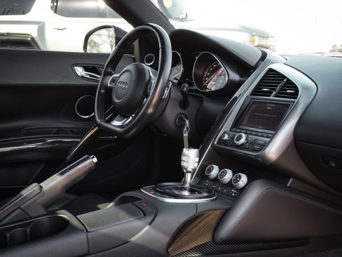 Used 2010 Audi R8 V10 image 33