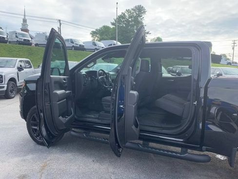 Used 2025 Chevrolet Silverado 1500 Custom Trail Boss AWD/4WD image 17