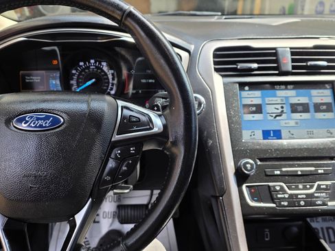 Used 2017 Ford Fusion SE w/ Equipment Group 201A image 15