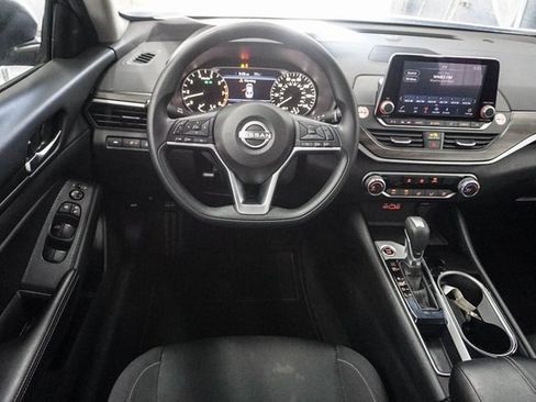 Used 2024 Nissan Altima 2.5 SV image 16