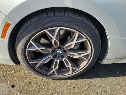 Certified 2023 BMW i7 xDrive60 AWD/4WD image 6