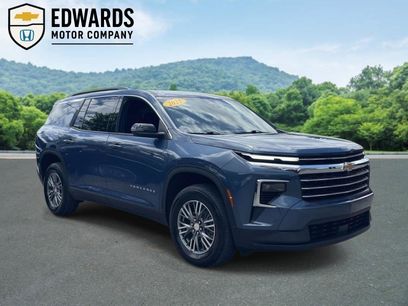Used 2025 Chevrolet Traverse LT
