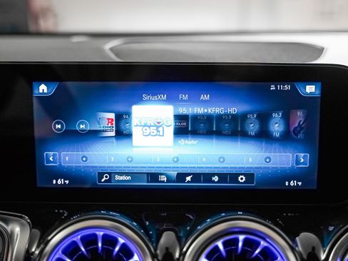 Certified 2022 Mercedes-Benz GLB 250 w/ Premium Package Lite image 20