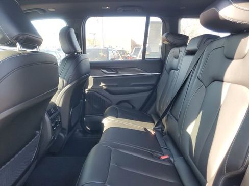New 2025 Jeep Grand Cherokee Limited image 15