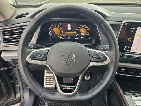 Certified 2025 Volkswagen Atlas Peak Edition SE image 17