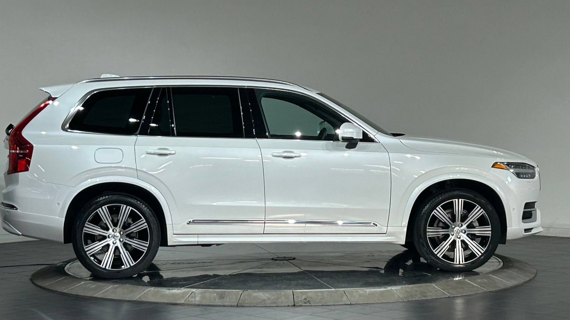 Used 2023 Volvo XC90 B6 Ultimate w/ Protection Package Premier AWD/4WD image 11