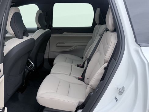Used 2025 Volvo EX90 Plus AWD/4WD image 4