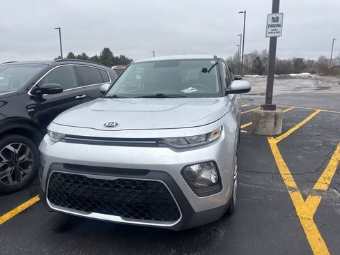 Used 2020 Kia Soul LX FWD image 4