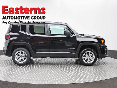 Used 2023 Jeep Renegade Latitude AWD/4WD image 4