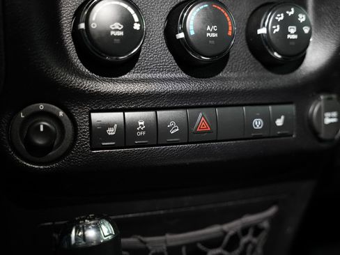 Used 2016 Jeep Wrangler Unlimited Sahara AWD/4WD image 25