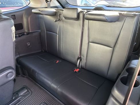 Used 2024 Toyota Highlander Limited image 7