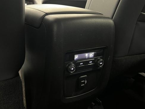 Used 2018 Buick Enclave Essence AWD/4WD image 28