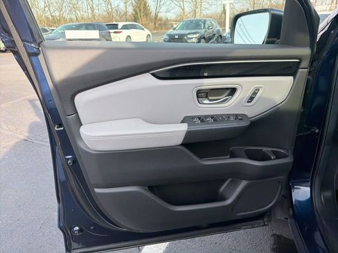 Certified 2025 Honda Pilot Touring image 19