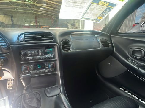 Used 2001 Chevrolet Corvette Convertible w/ Preferred Equipment Group2 image 13