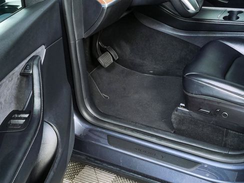 Used 2022 Tesla Model Y Long Range AWD/4WD image 7