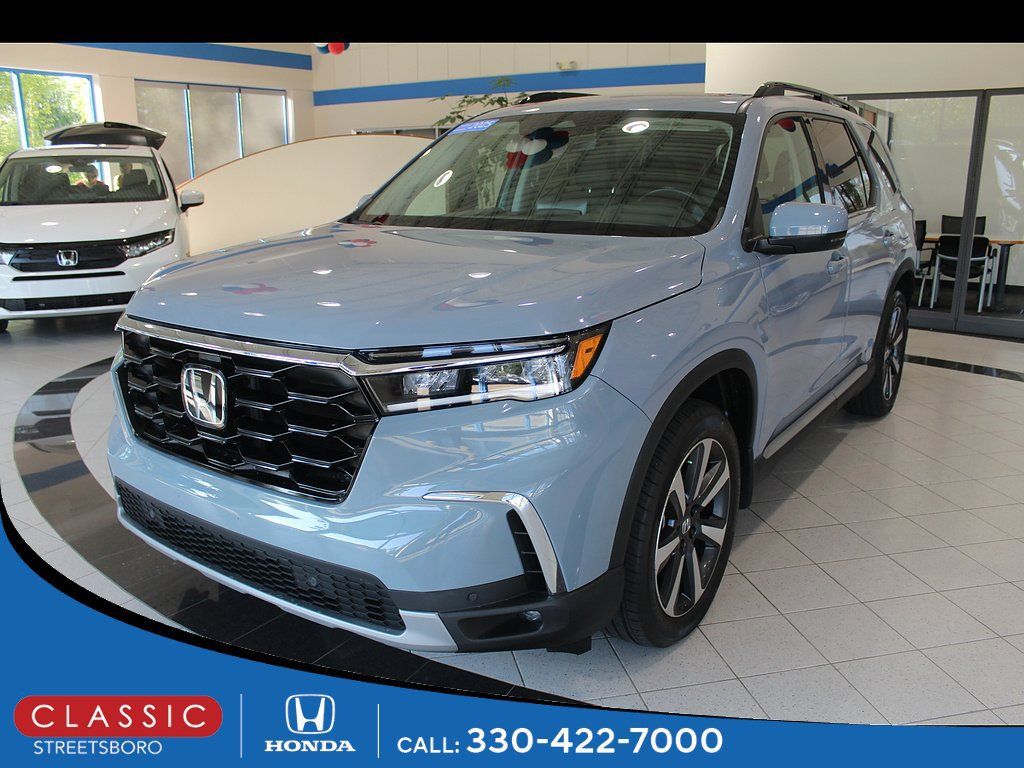 Certified 2025 Honda Pilot Touring image 1