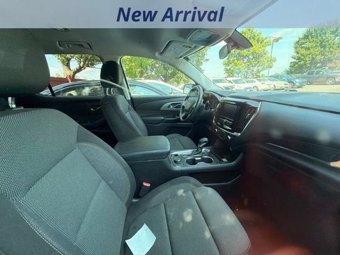 Used 2021 Chevrolet Traverse LS FWD image 3