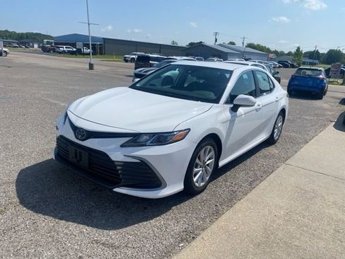 Used 2023 Toyota Camry LE image 2