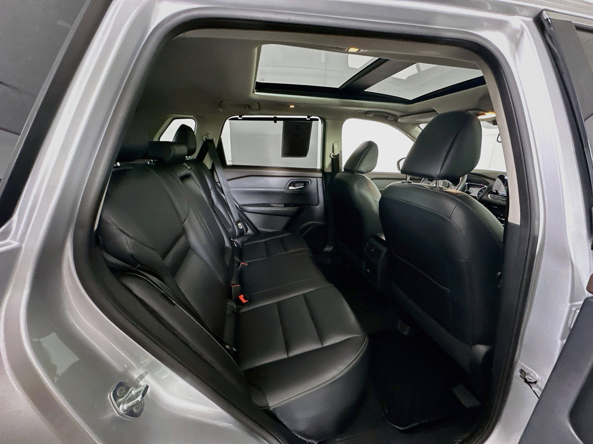 Used 2023 Nissan Rogue SL w/ SL Premium Package FWD image 31