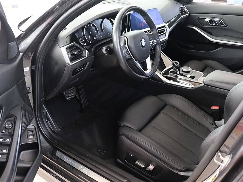 Used 2020 BMW 330i Sedan w/ Driving Assistance Package RWD image 10