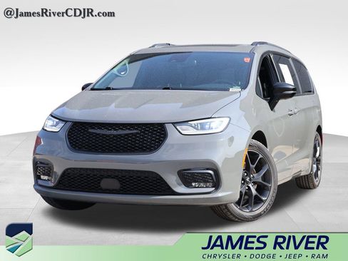Used 2025 Chrysler Pacifica Limited FWD image 1
