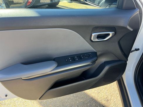 Used 2025 Kia K4 LXS image 18