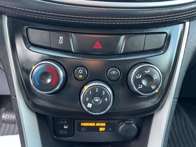 Used 2020 Chevrolet Trax LT w/ LT Convenience Package FWD image 26
