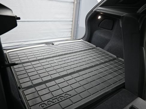 Used 2019 Volvo XC40 T5 R-Design image 14