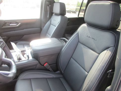 New 2026 GMC Yukon XL Denali w/ Sun & Power Step Package AWD/4WD image 11
