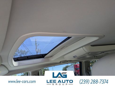 Used 2011 Chrysler Town & Country Limited image 20