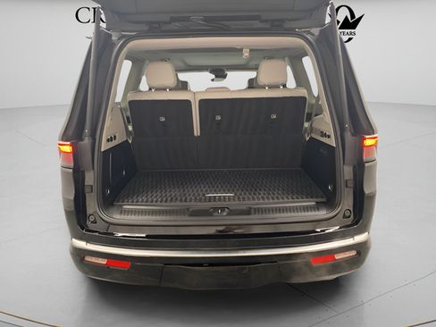 Used 2024 Jeep Wagoneer Series III w/ Premium Group I AWD/4WD image 27