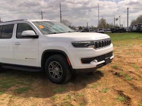 Used 2022 Jeep Wagoneer Series I AWD/4WD image 2