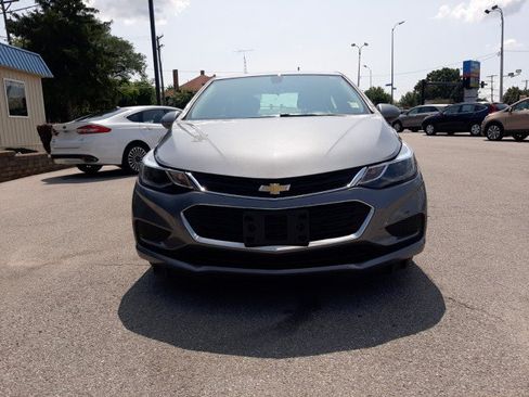 Used 2018 Chevrolet Cruze LT w/ Convenience Package FWD image 8