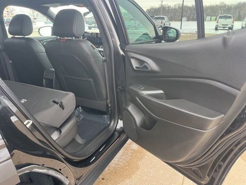 Used 2025 Chevrolet Trax RS w/ Driver Confidence Package image 38