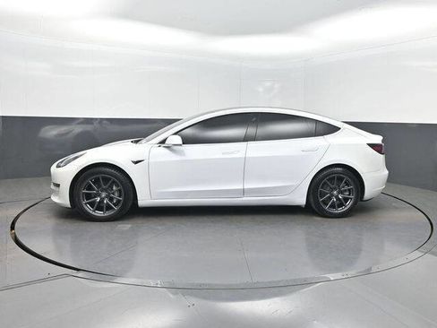 Used 2020 Tesla Model 3 Standard Range Plus image 2